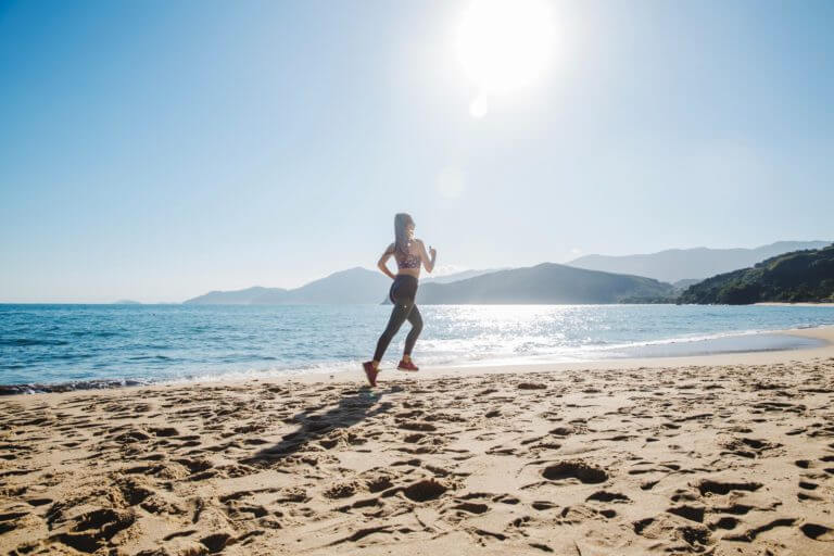 é seguro fazer atividade física sem comer? quais os benefícios de treinar em jejum? o que comer após o treino em jejum? como ter energia para treinar sem comer? melhor horário para fazer exercício em jejum receitas para comer depois do treino em jejum suplementos para usar no treino em jejum como evitar a fadiga ao treinar sem comer? dicas para fazer exercício em jejum com segurança o que acontece com o corpo ao treinar sem comer?