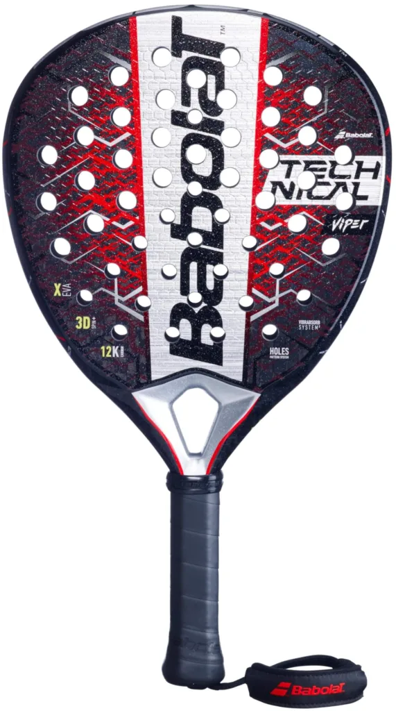 Raquete de padel Babolat Technical Viper com design em preto, branco e vermelho, formato de lágrima e furos simétricos na face. O cabo preto possui alça de segurança com o logotipo Babolat em vermelho.