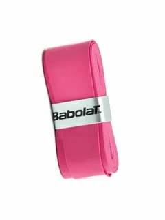 Grip rosa da marca Babolat, enrolado e preso por uma faixa prateada com o logotipo da marca em preto.
