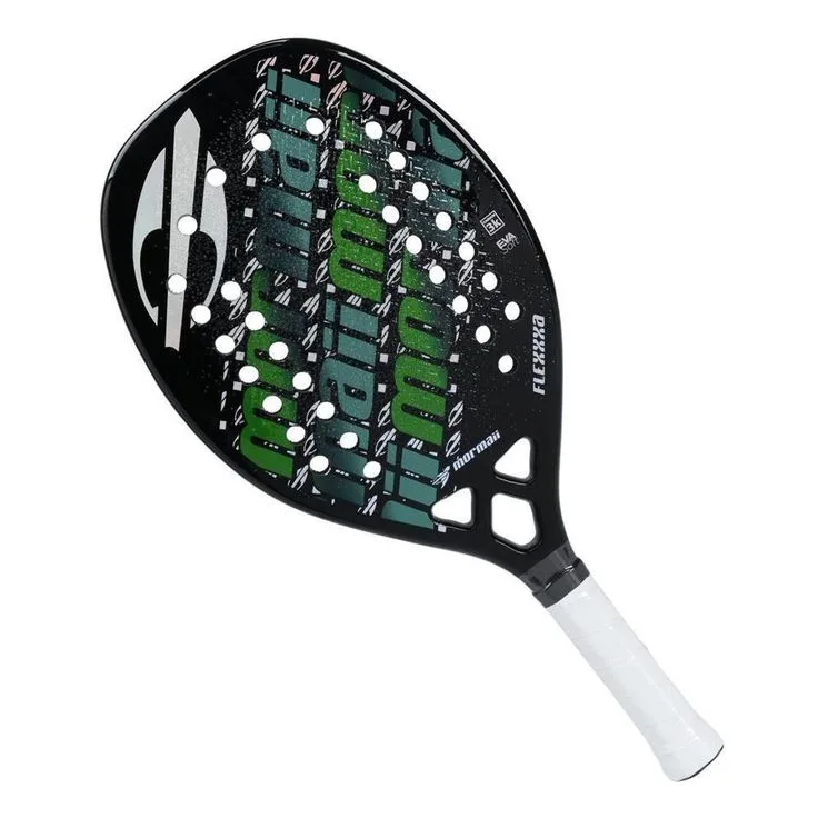 Raquete de beach tennis Mormaii modelo Flexxxa, com design preto e verde, furos circulares na face e empunhadura branca.