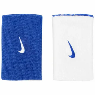 Par de pulseiras elásticas elásticas da marca Nike, uma azul com o logo "Swoosh" bordado em branco, e outra branca com o logo em azul, apresentada em um fundo limpo.