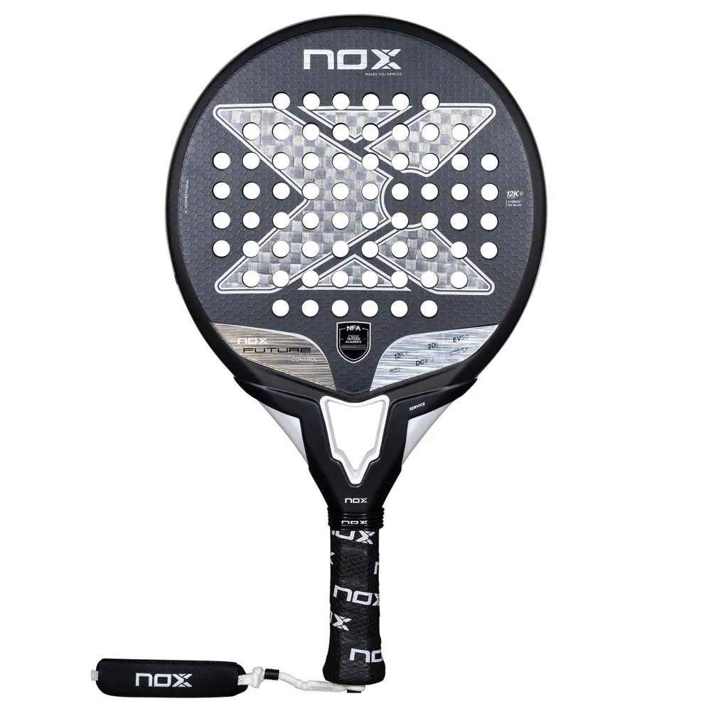 Raquete de padel NOX modelo Future Advanced, design moderno em preto e cinza com padrão em forma de X e acabamento em carbono.