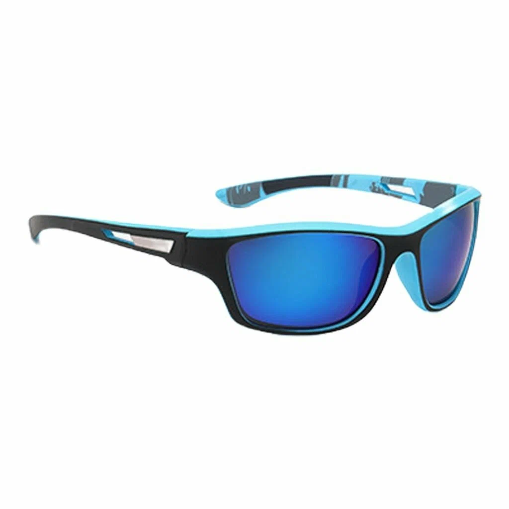 Óculos esportivos com armação preta e detalhes em azul claro, lentes espelhadas azuis e design envolvente, exibidos sobre fundo branco.