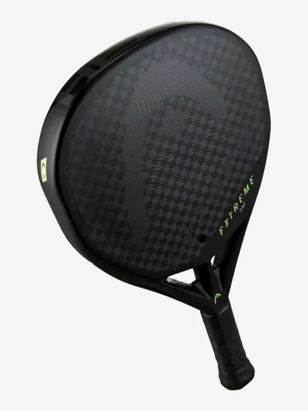 Raquete de padel preta com padrão em fibra de carbono, formato arredondado e detalhe verde com a palavra EXTREME na face.