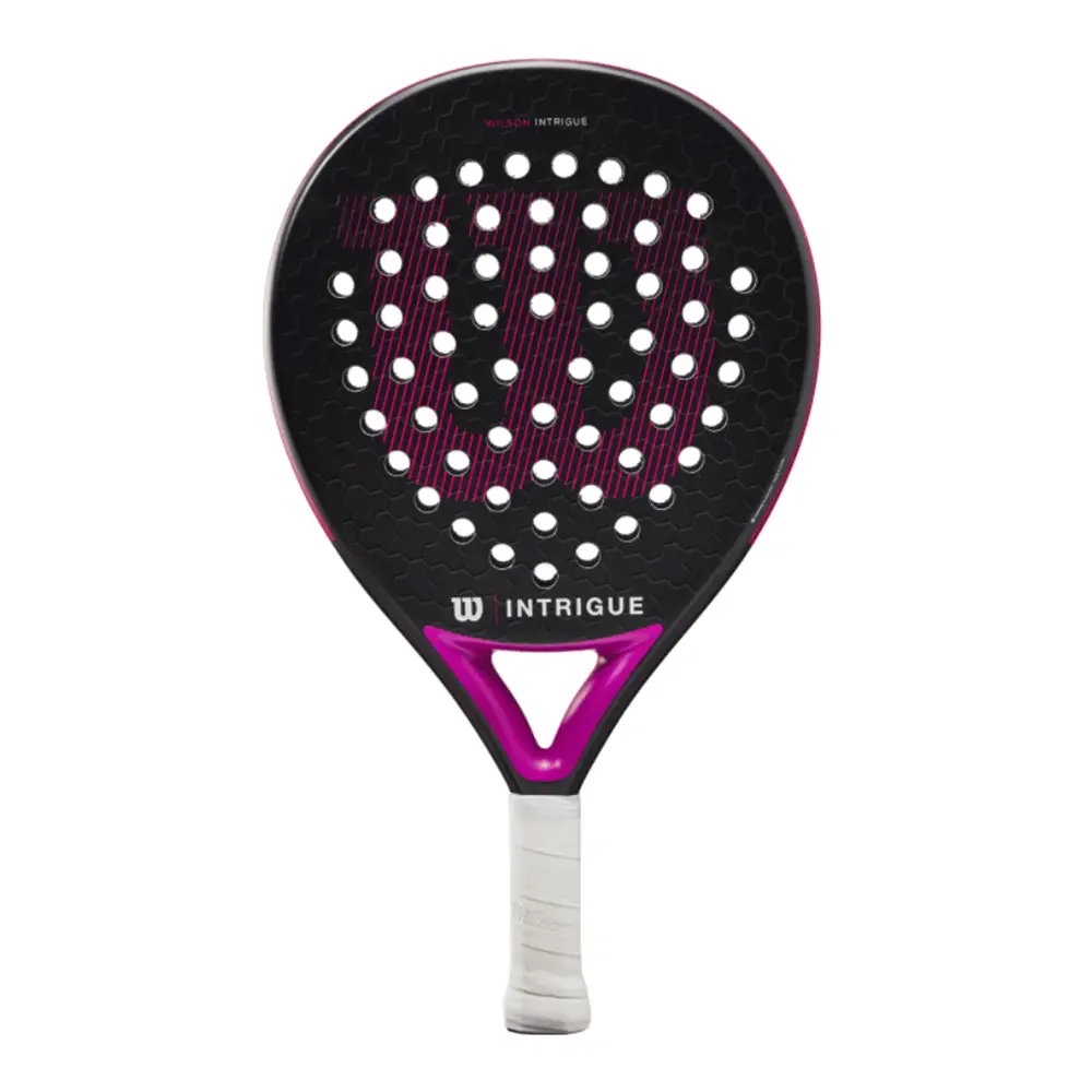 Raquete de padel Wilson Intrigue preta com detalhes em rosa e roxo, logo “W” central em destaque e furos circulares distribuídos pela face, cabo branco com empunhadura ergonômica.