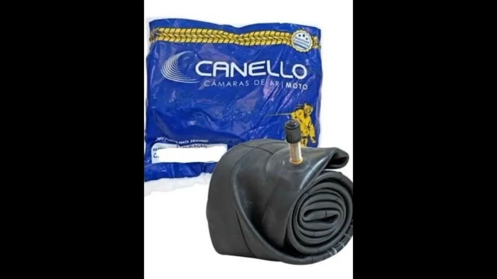 Câmara de ar para moto da marca Canello, mostrada enrolada com válvula metálica visível, ao lado da embalagem azul com detalhes amarelos e o texto “Canello Câmaras de Ar Moto”.