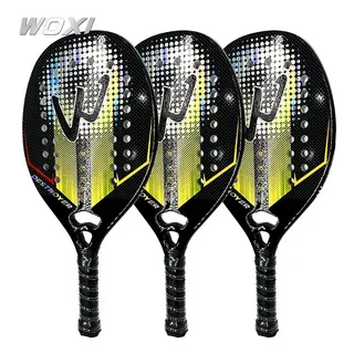 Três raquetes de beach tennis WOXI Destroyer alinhadas lado a lado, com design preto e detalhes em amarelo e prata, apresentando o logotipo “W” em destaque e perfurações simétricas na face para melhor aerodinâmica.