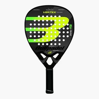 Raquete de padel Bullpadel Vertex, com design em preto e detalhes em verde neon, formato de diamante e perfurações simétricas na face, exibindo o logotipo “B” central e o nome da marca na parte inferior.